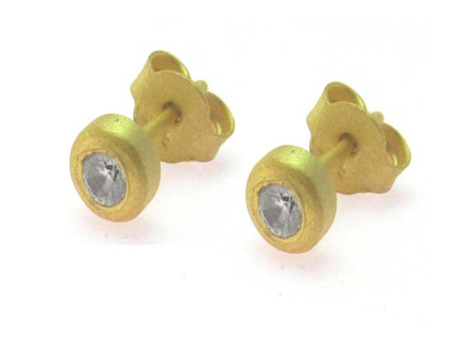 Circle stone stud earring